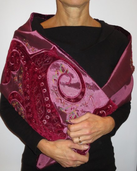 embroidered-shawl-of-velvet-and-taffeta